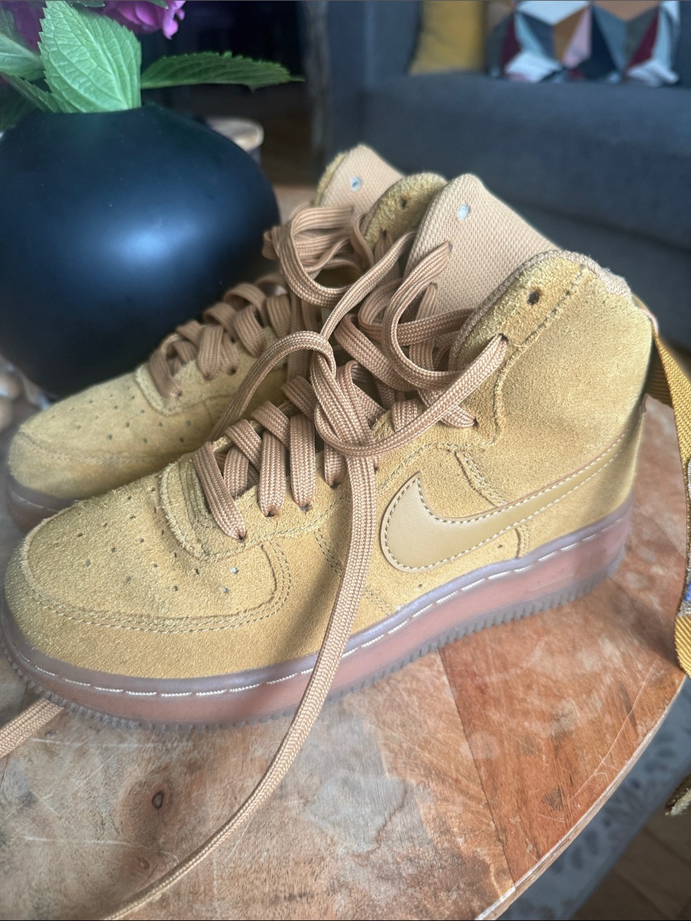 Nike AIR Kids High-Top Sneakers in Wheat Brown Suede